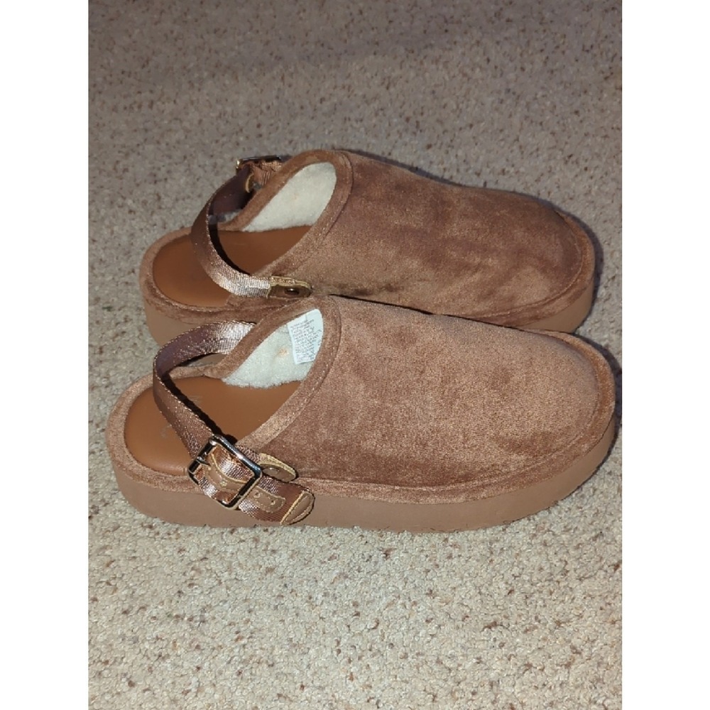 Madden NYC Faux Suede Platform Slip-On Shoes Sherpa Lined Tan Cozy Casual - Picture 3 of 8